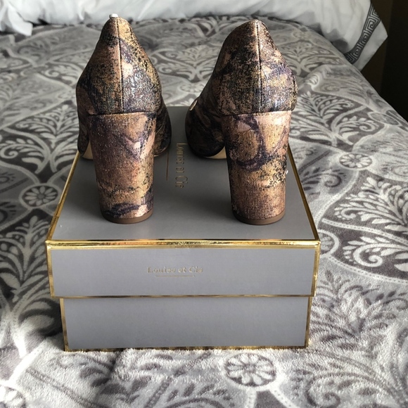 LOUISE ET CIE Jianna Stacked Heel Pump *NEW* - Picture 2 of 5